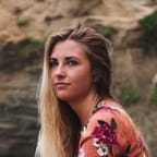 Photo of Emily, a blonde woman looking to the infinity.